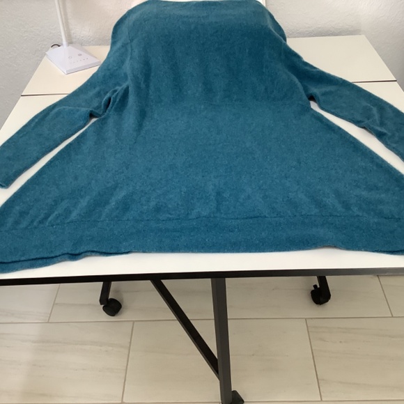 Cashmere Charter Club Luxury Teal sweater with handkerchief hem, size Large - Picture 2 of 5